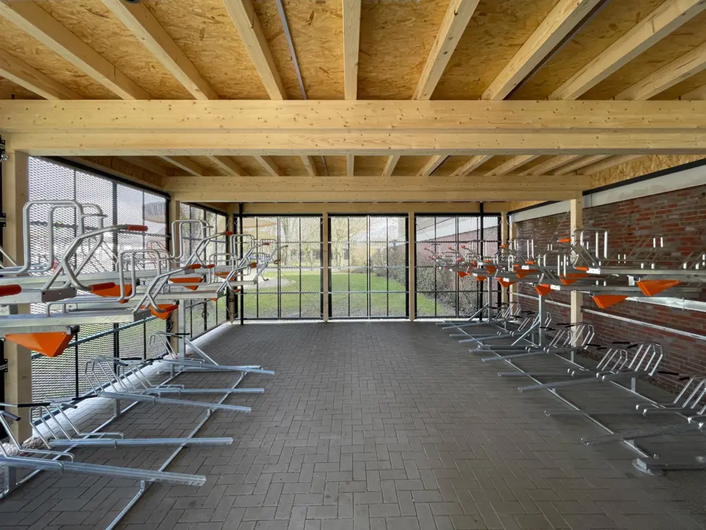 VELODEPO B+R Anlage in Holzbauweise, Innenansicht mit Doppelstockparksystem