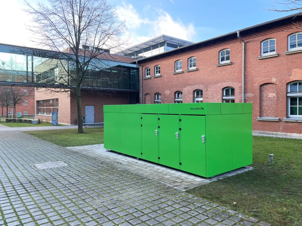 VELODEPO mit 3 Einzel und 2 Lastengaragen mit Ladestationen an der Uni Ansbach 